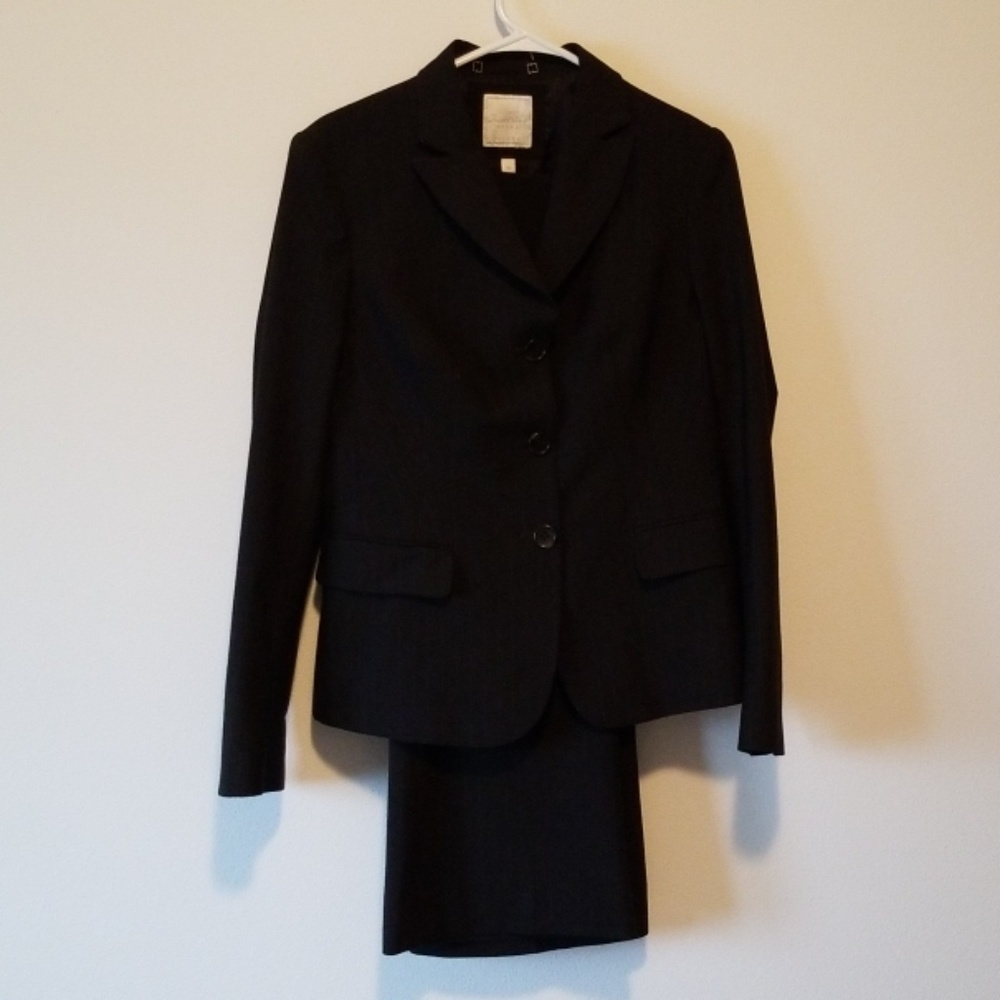 'The perfect Travel Suit'